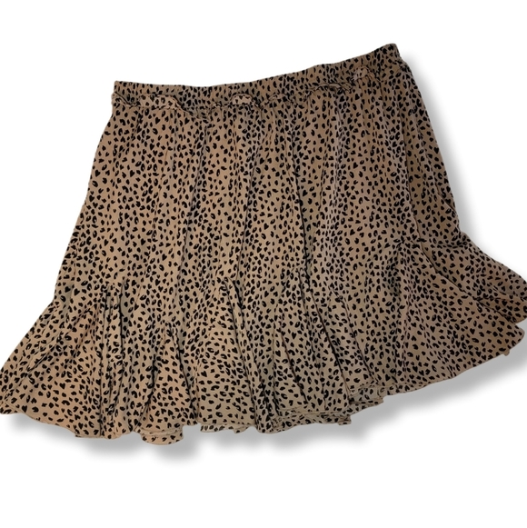 Flowy Cheetah Print Skirt With Shorts - Picture 4 of 7